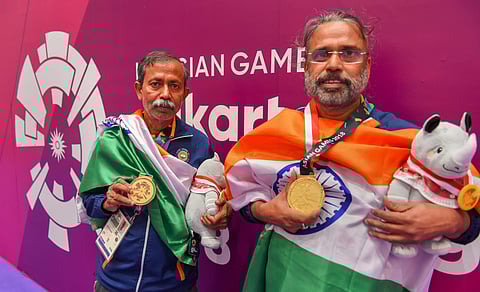 Gold medallists Pranab Bardhan and Shibhnath Sarkar pose with the Indian tricolour after winning in bridge competition at the 18th Asian Games in Jakarta. (File photo| PTI)