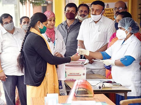 Basavanagudi MLA Ravi Subramanya inspects the rapid testing centre in Gavipura, Bengaluru I Nagaraja Gadekal