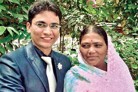 Nandurbar District Collector Rajendra Barud with his mother (Photo | EPS)