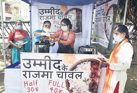 The first Ummeed ki Rasoi stall opened at Vasant Vihar SDM office on Thursday. (Photo| Parveen Negi, EPS)