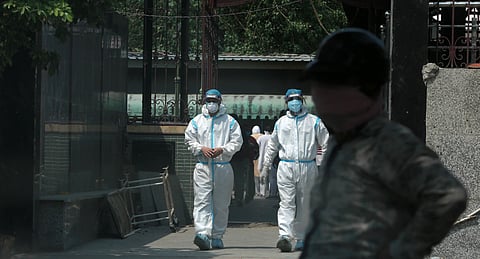 Health workers spotted wearing PPE kit while cremating a body of person who died of COVID-19. (Photo | Shekhar Yadav, EPS)