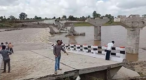 While one bridge built around a decade back connected Chhapara and Bhimgarh, the other bridge whose construction was completed just two months back connected Sonwara and Dhanora. (Photo | Express)