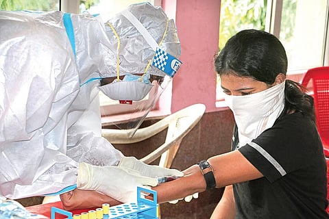 RMRC staff collect blood sample of a woman during the ongoing sero survey in Bhubaneswar  | IRFANA