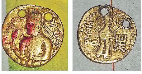 The coin weighs around 6.5 grams and is carved with images on both sides.