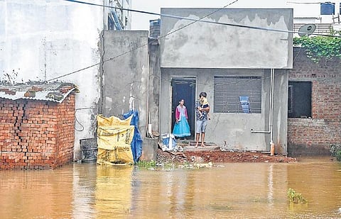 Heavy rainfall leads to flooding of homes in Belagavi district’s  Annapoorneshwari Nagar, on Thursday | Ashishkrishna HP