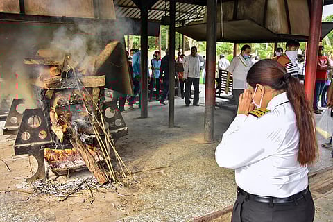 Colleagues of Air India Express co-pilot Akhilesh Kumar, who died during a crash at Kozhikode International Airport on Friday night, pay their last respects during his cremation (Photo | PTI)