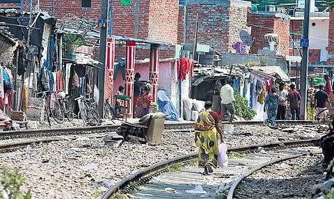 Supreme Court has directed for removal of 48,000 slum dwellings along the railway tracks in Delhi. (Photo | EPS)