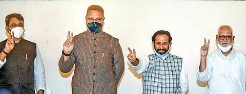 AIMIM chief Asaduddin Owaisi with SJD chief Devendar Yadav in Patna | pti