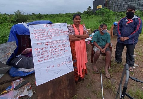 Due to financial crisis, Shanthi S, along with her children set up a tent along the container road with a board stating 'mother's organs including heart for sale'. (Photo | Express)
