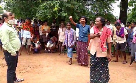 Agitated villagers reacting to Kondagaon SDM Pawan Kumar Premi who tried to pacify them (Photo | Israr Ahmed)