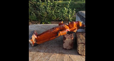 The Hanuman statue on the Bengaluru road in Pathikonda town was vandalised late on Tuesday night.