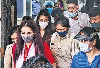 Police personnel take actors Ragini Dwivedi and Sanjjanaa Galrani out of court. (File Photo| Shriram BN)