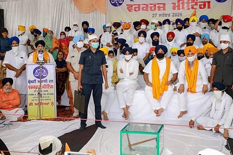 Shiromani Akali Dal President Sukhbir Singh Badal addresses a gathering of party workers and farmers to mobilise them for October 1 Kisan March. (Photo | PTI)