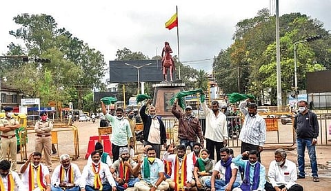 Farmers stage a protest at Rani Chennamma Circle  in Belagavi on Sunday | ashishkrishna hp
