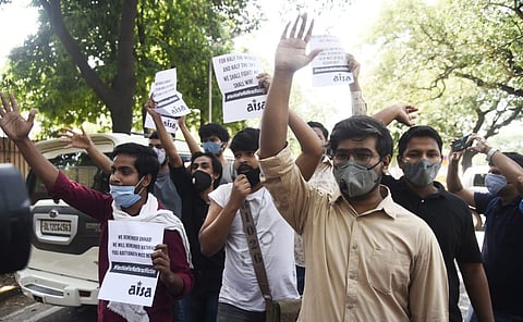 Protesters raise slogans chief minister Yogi Adityanath over Hathras gang-rape near Uttar Pradesh bhawan in New Delhi on Wednesday. (Photo | Parveen Negi, EPS) 