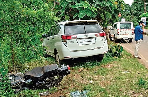 ​​The car of the smugglers and the motorcycle involved in the accident.