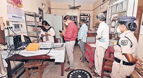 ACB sleuths conducting a surprise inspection at a government office in Visakhapatnam city on Tuesday. (Photo I EPS/G satyanarayana)