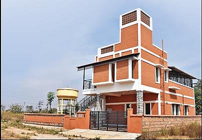Mysuru man builds houses with construction debris