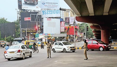 Movement of vehicles regulated at Vyttila. (Photo | A Sanesh, EPS)