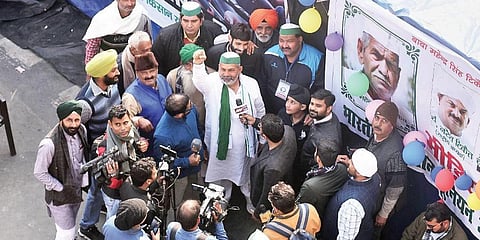 BKU’s Rakesh Tikait (C) speaks to the media at Ghazipur border after the SC stayed implementation of farm laws (Photo | Parveen Negi, EPS)