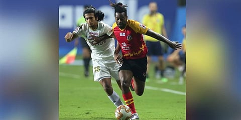 Jacques Maghoma drives the ball past Sahal Abdul Samad. (Photo | ISL)