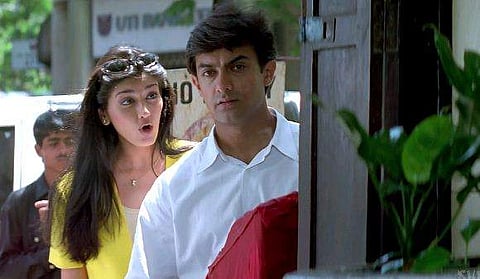 A scene from Sarfarosh (1999)