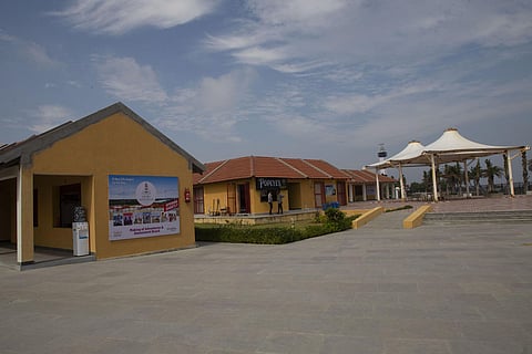The Pondy Marina beach at Dubrayanpet has a food based theme.
