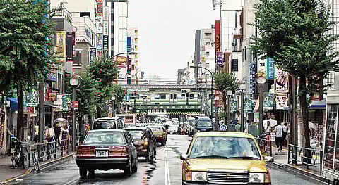 The book also consists of a number of snatches of ‘girly conversations’—about everything from men to motherhood, looks and other women.