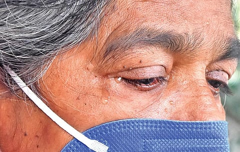 Journalist S V Pradeep’s mother R Vasanthakumari on a fast in front of the Secretariat demanding a CBI probe into his accident death | B P Deepu