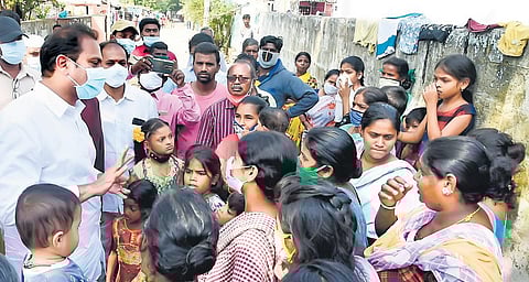 Deputy CM Alla Kali Krishna Srinivas interacting with discharged patients at Turpu Veedhi in Eluru (File photo | Express)