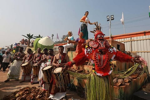 Artists from Kerala perform on their tableau during a press preview of tableaux participating in the forthcoming Republic Day parade in New Delhi. (Photo | Shekhar Yadav/EPS)