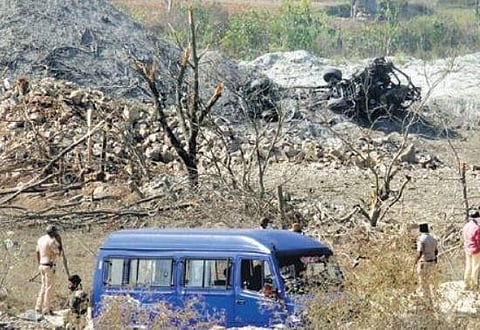 Police officers investigate the blast site near Shivamogga on Friday | Shimoga Nandan