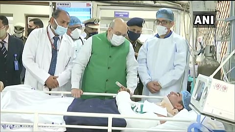 Union Home Minister Amit Shah meets Police personnel - injured in the violence during farmers' tractor rally on January 26th . (Photo | Twitter/ANI)