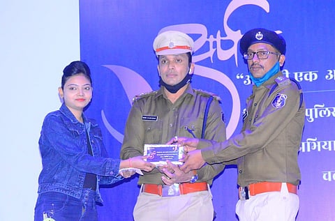 Bilaspur police returning a recovered mobile phones to it owner (Photo | Special arrangement)