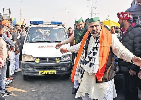Farmer leader Rakesh Tikait makes way for ambulance at Ghazipur. | Parveen Negi