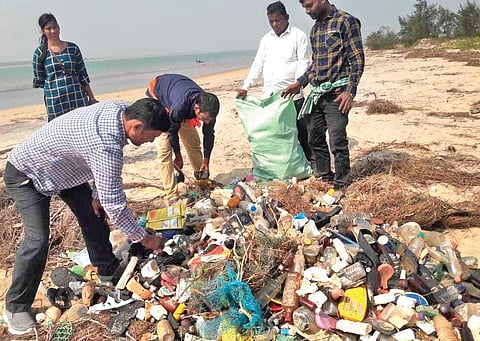 Volunteers cleaning Agaranasi beach I Express