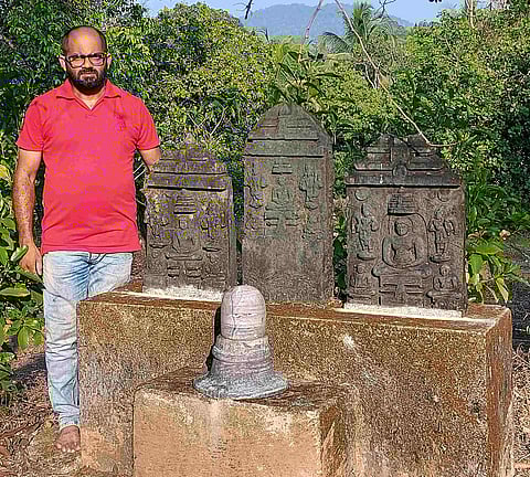 Archeologist Shyamsunder Gouda with the Nisadhis found at Sunkasala village in Ankola taluk in Uttara Kannada district. (Photo| EPS)
