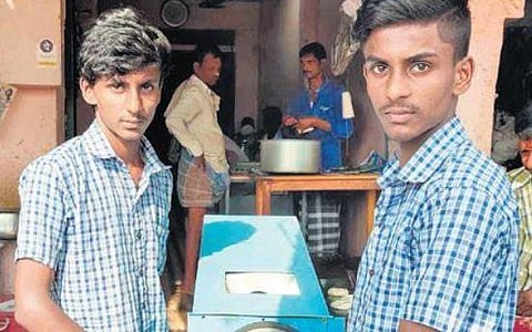 Siblings K Balachander and K Balakumar showcase the ‘parotta machine’ they made in Madurai | EXPRESS
