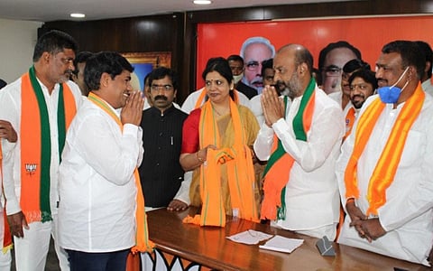 Popular film actress Jeevitha Rajashekar yet again switched her loyalty in politics by joining BJP for the second time in the presence of BJP state president Bandi Sanjay on Monday. (Photo | EPS)