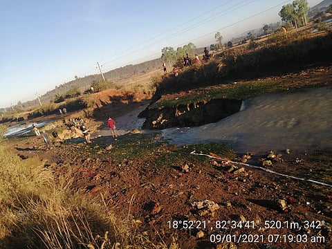 Kolab irrigation canal breached near Aktaguda (Photo | Express)