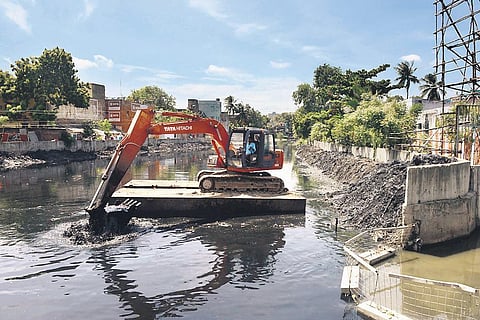 Debris being removed from the Otteri Canal as part of the flood-prevention work ahead of the Northeast monsoon at Otteri in Chennai on Tuesday | DEBADATTA MALLICK