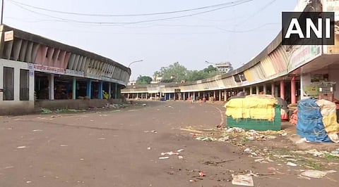 APMC market closed in Pune in support of bandh call given by Maha Vikas Aghadi over the Lakhimpur Kheri violence. (Photo | ANI)