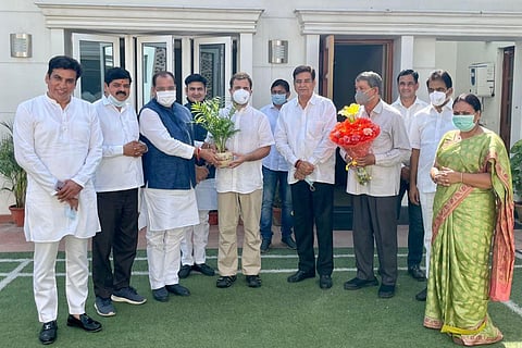 Rahul Gandhi welcomes Shri Yashpal Arya & Shri Sanjeev Arya into the Congress party. (Photo | INC Official Twitter)