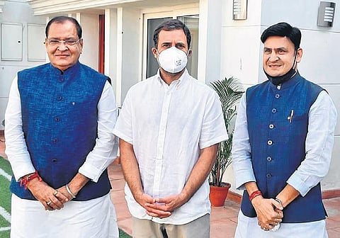 The Aryas with Congress leader Rahul Gandhi after rejoining the party. (Photo | PTI)