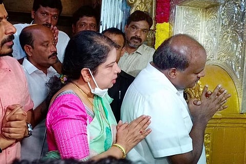 JDS leader HD Kumaraswamy along with his wife Anitha offers prayers at the Chamundeshwari temple in Mysuru.