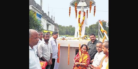 The newly-inaugurated statue of Prafulla Rout at Chandiagadi village. (Photo | EPS)