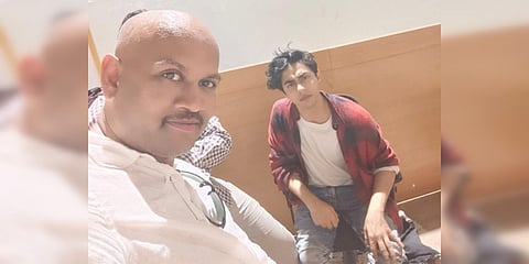 Kiran Gosavi (L) with Aryan Khan at the NCB office. (Photo| Twitter)