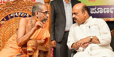 Chief Minister Basavaraj Bommai in conversation with Admar Mutt seer Sri Vishwapriya Theertha Swami after laying the foundation for a new sciene block at Poornaprajna College in Udupi.