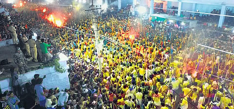 People in large numbers thronged Devaragattu hill on Friday midnight to witness Banni fest. (Photo | Express)