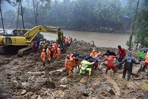 A body being recovered from the debris of the Kokkayar landslide at nearby Makochi in Idukki. (Photo | Albin Mathew, EPS)